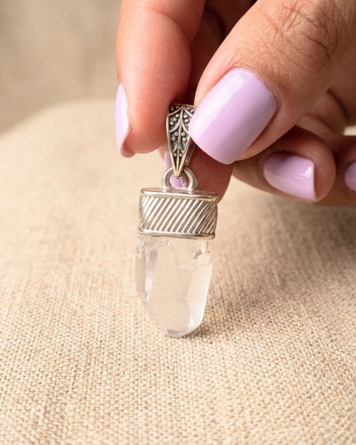 Dijes. Cuarzo Cristal Puntas con Capuchón