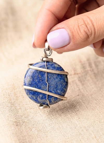 Dijes. Lapislazuli Rulito