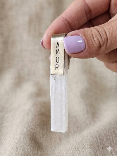 Dijes. Selenita con Frase