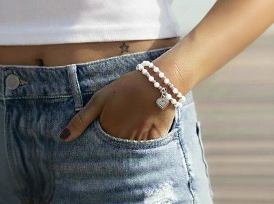Pulsera Cristales con Dije a Elección: Corazón, Manito o San Benito