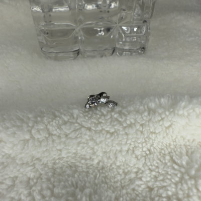 Microdermal estrella fugas titanio