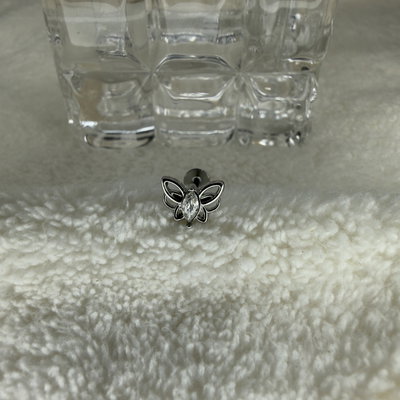 Labret mariposa calada