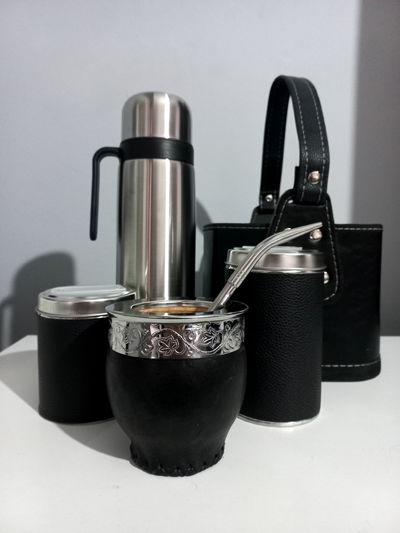 Set Matero Kit Termo 1L Mate Imperial Base de Acero Bombilla Latas Y Canasta