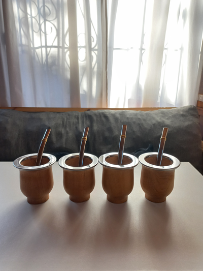 4 Camioneros de Algarrobo + 4 Bombillas de Acero Inoxidable