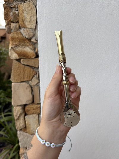 Bombillon Cincelado De Alpaca Pico y Dijes de Bronce