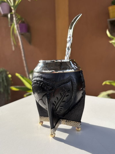 Mate Torpedo Cincelado Patas de bronce