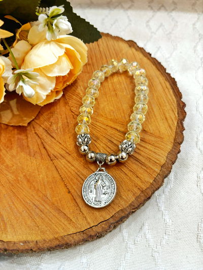 Pulsera Sanbe con dije san benito