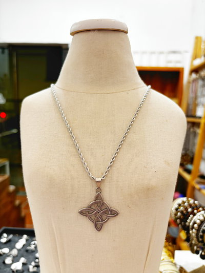 Collar nudo acero 