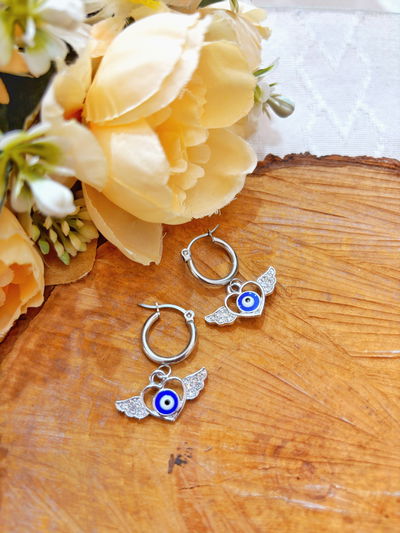 Aros ojito con alitas plateado