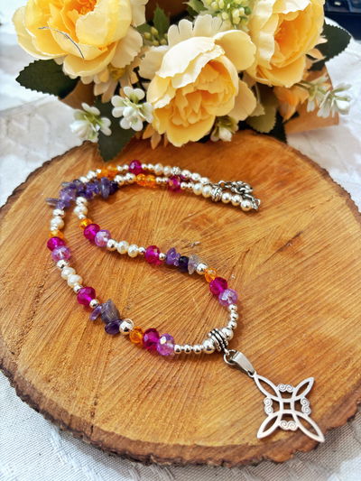 Collar Sabrina nudo de bruja