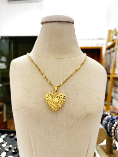 Collar relicario corazon