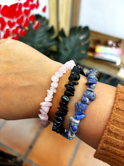 Pulsera elástica con escallas diferentes piedras