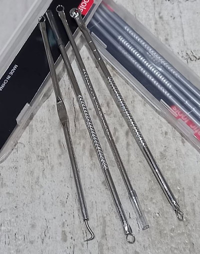 set x 4 agujas  para remover puntos negros en estuche 