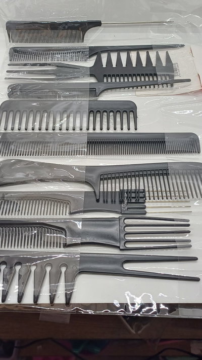 Set 10 peines en estuche