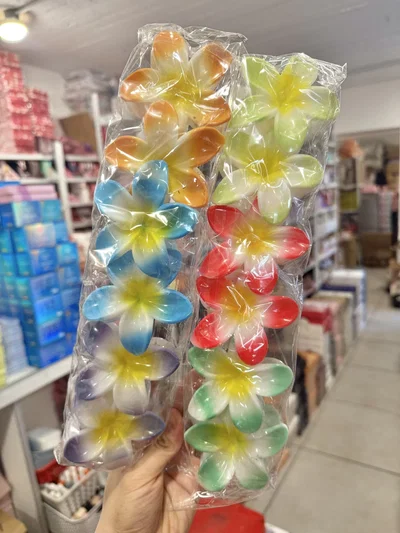 BROCHE FLORES PLASTICO 8CM 12PCS