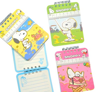Libreta con hojas estampadas  y regla Snoopy
