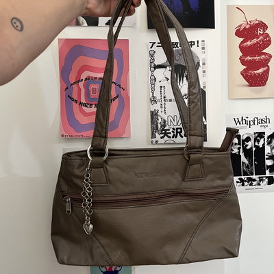Cartera + charm