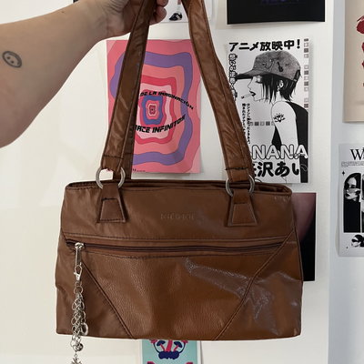 Cartera + charm