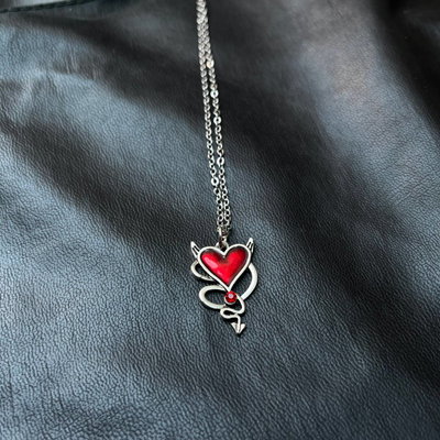 Cadena heart devil