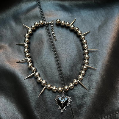 Collar puas corazon negro