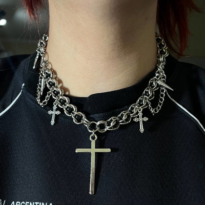 Collar cruz gotica