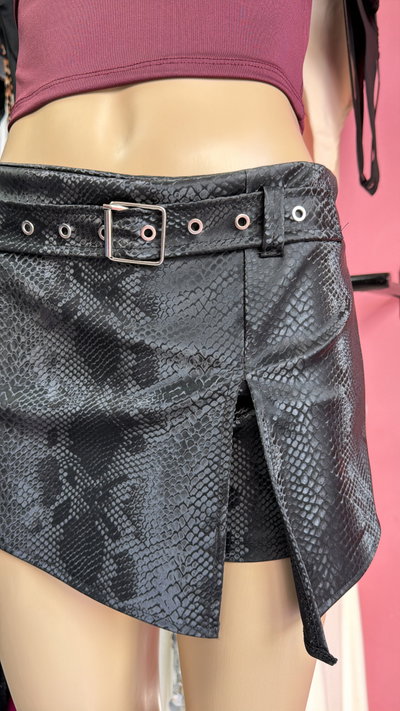 Short pollera snake 