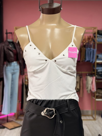Top con tachas 