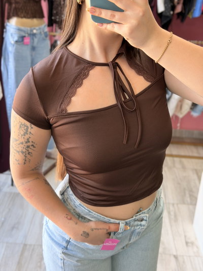 Remera con encaje 