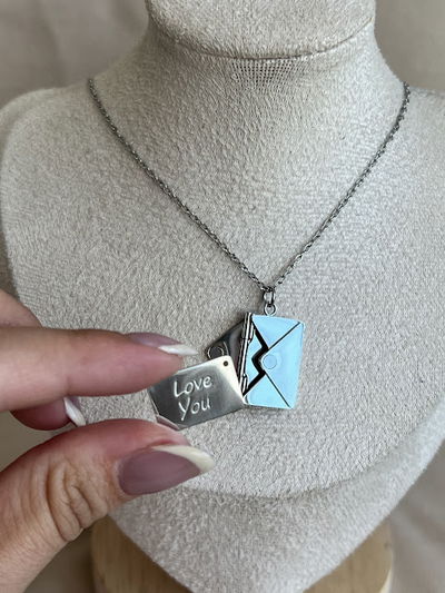 COLLAR CARTA "LOVE YOU" PLATEADO 