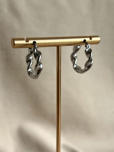 AROS ARGOLLAS TORZADAS PLATEADAS 