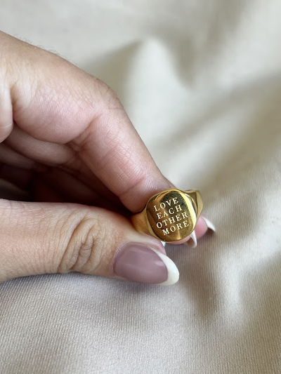 ANILLO "LOVE EACH OTHER MORE"