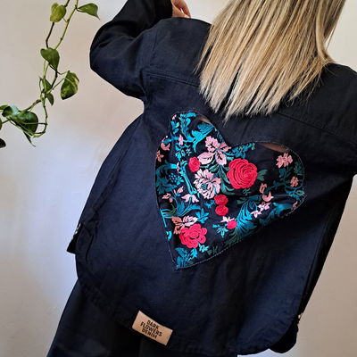 CAMISACO DE JEAN NEGRO CON TUL BORDADO BOTÁNICO 