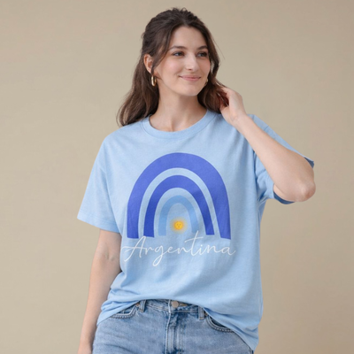 REMERA REINA CLASICA ARGENTINA ARCO IRIS 