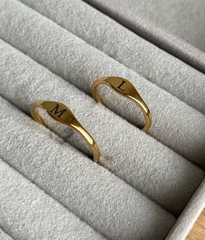 Anillo mini sello dorado