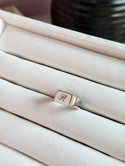Anillo sello cuadrado plateado