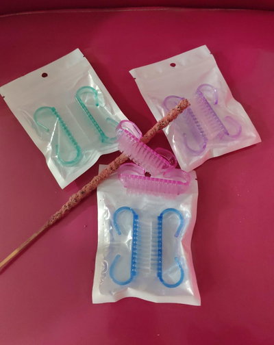 Cepillos chicos para uñas x 2 unidades