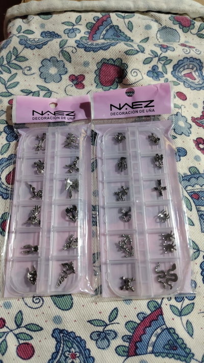 Deco dijes uñas Naez  