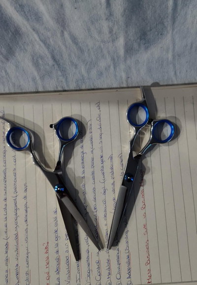 Tijeras de corte con detalles en azul
