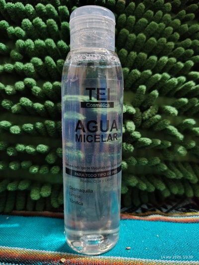 Agua micelar  Con aloe vera  Para todo tipo de piel 