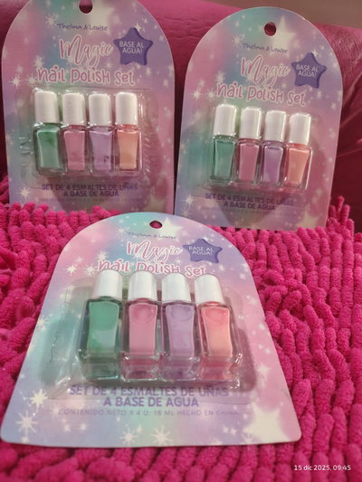 Set de cuatro mini esmaltes de uñas infantiles con base de agua