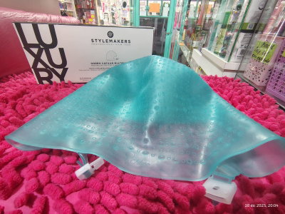 Gorro de silicona para realizar mechas o reflejos en el pelo
