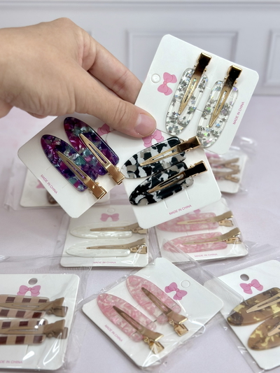 Par de hebillas para el cabello. Diferentes diseños