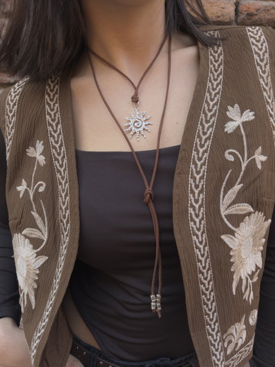 Collares de gamuza marrones