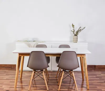 MESA 1.20 CON 4 SILLAS EAMES GRISES