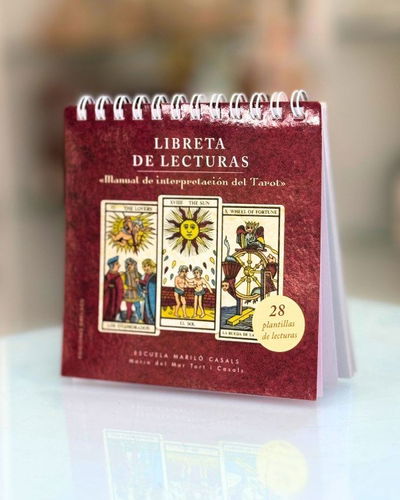 Libreta de lecturas de Tarot.