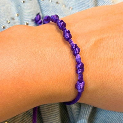 Pulsera Siete nudos de hilo violeta
