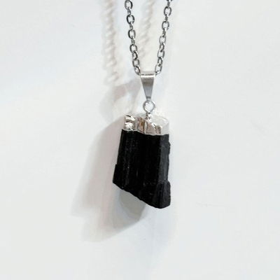 Collar de turmalina en bruto