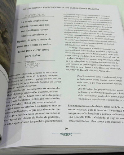 Brujeria y magia. Una historia ilustrada. Ruth Clydesdale. Ed Librero