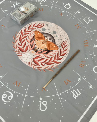 Paño tarot gris. Mariposa