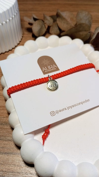 Pulsera tejida • Medalla Love